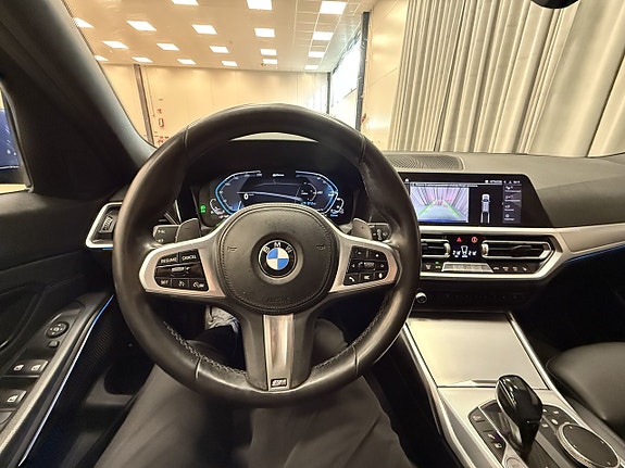 BMW 330e 14 of 19