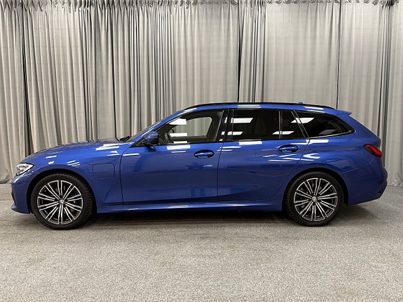 BMW 330e 2 of 19