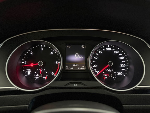 Volkswagen Passat 30 of 30