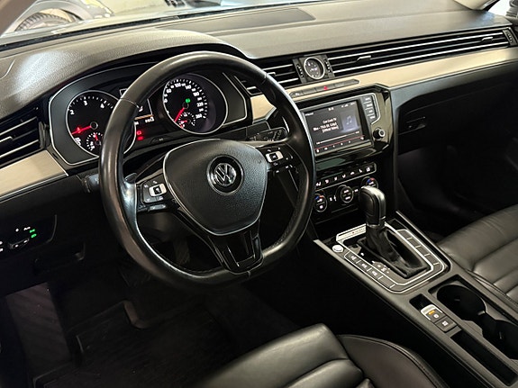 Volkswagen Passat 15 of 30