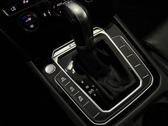 Volkswagen Passat 22 of 30