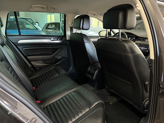 Volkswagen Passat 19 of 30