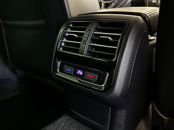 Volkswagen Passat 21 of 30