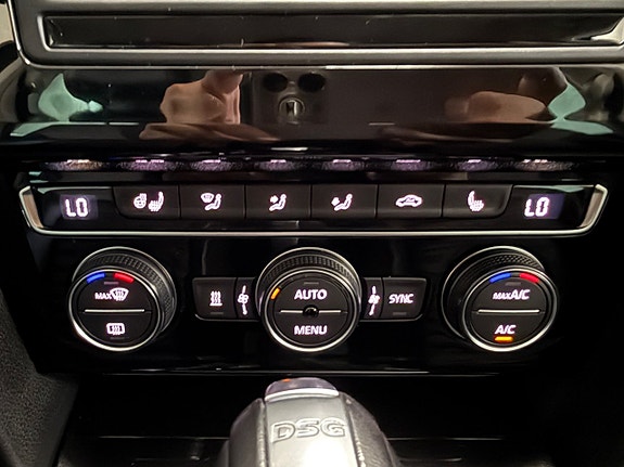 Volkswagen Passat 26 of 30