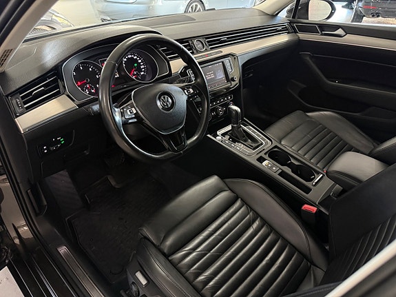 Volkswagen Passat 14 of 30
