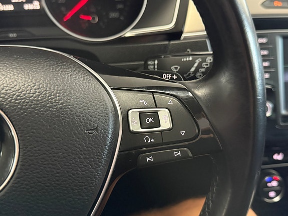 Volkswagen Passat 29 of 30