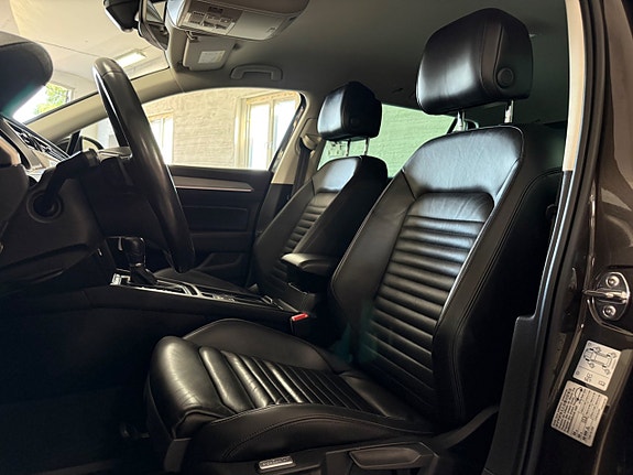 Volkswagen Passat 16 of 30