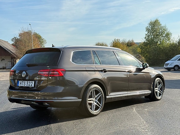Volkswagen Passat 13 of 30