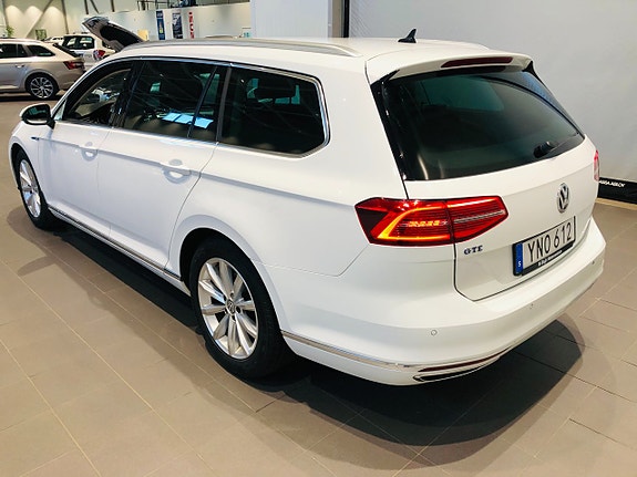 Volkswagen Passat 4 of 9