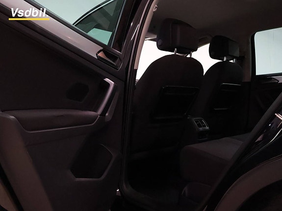Volkswagen Tiguan 16 of 29