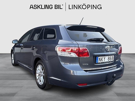 Toyota Avensis 2 of 11