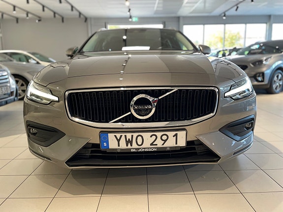 Volvo V60 2 of 25