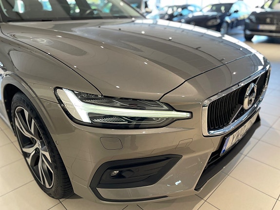 Volvo V60 8 of 25