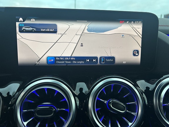 Mercedes-Benz EQA250+ 17 of 23