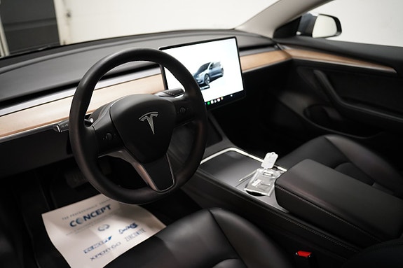 Tesla Model 3 7 of 23