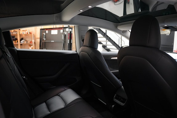 Tesla Model 3 21 of 23