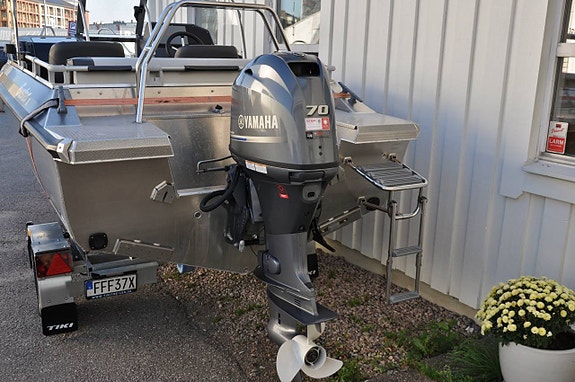 Buster X Yamaha F70 Trailer 5 of 12