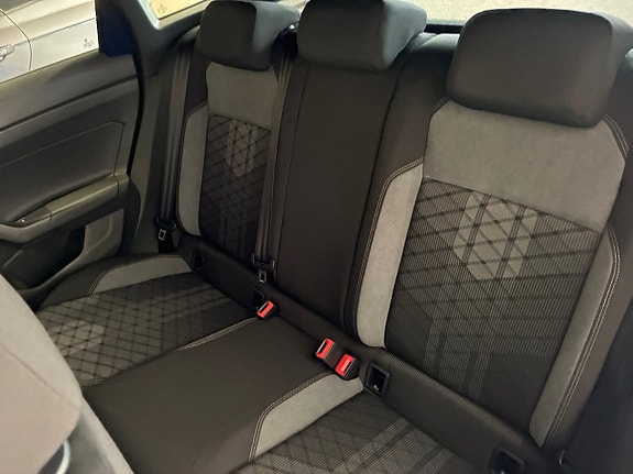 Volkswagen Taigo 10 of 14