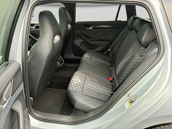Volkswagen Passat 11 of 12