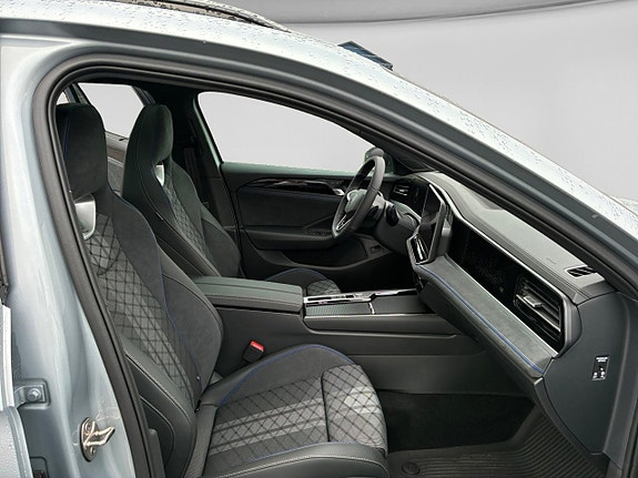 Volkswagen Passat 2 of 12