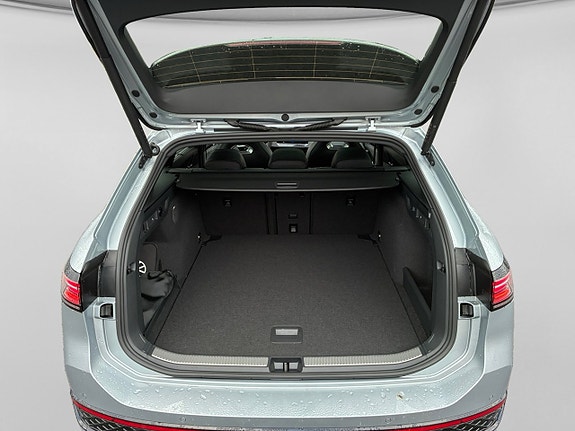 Volkswagen Passat 6 of 12