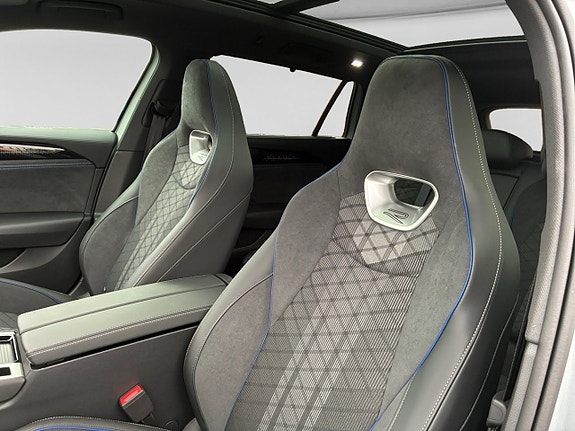 Volkswagen Passat 12 of 12