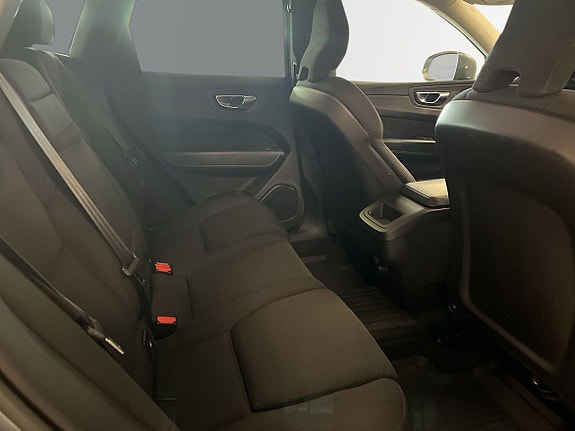 Volvo XC60 8 of 12