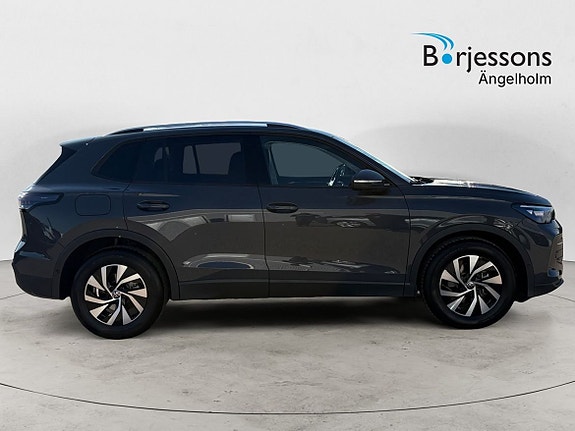 Volkswagen Tiguan 2 of 8