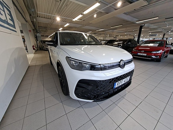 Volkswagen Tiguan 5 of 15