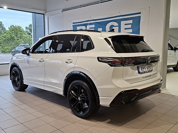 Volkswagen Tiguan 3 of 15