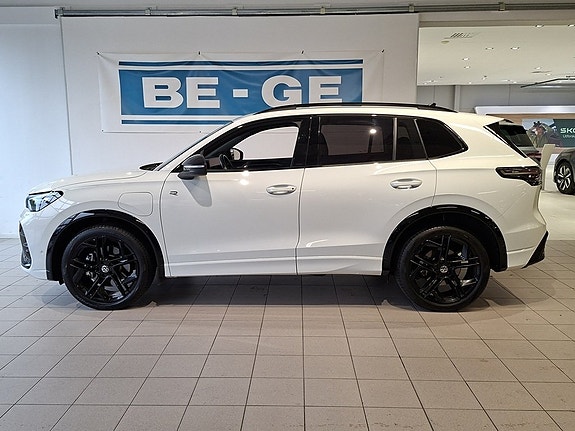 Volkswagen Tiguan 2 of 15