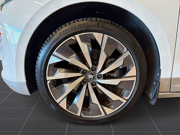 Skoda Enyaq 9 of 18
