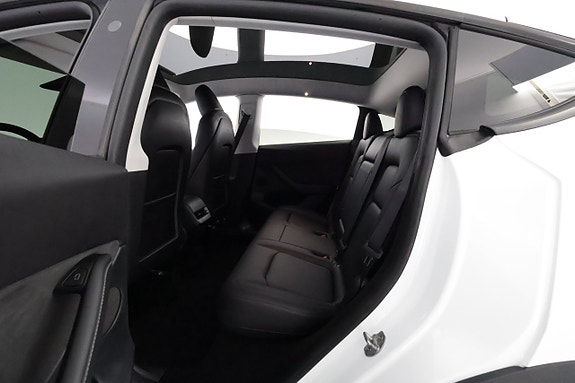 Tesla Model Y 12 of 23