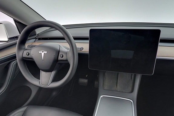Tesla Model Y 15 of 23
