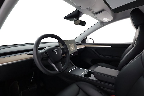 Tesla Model Y 11 of 23