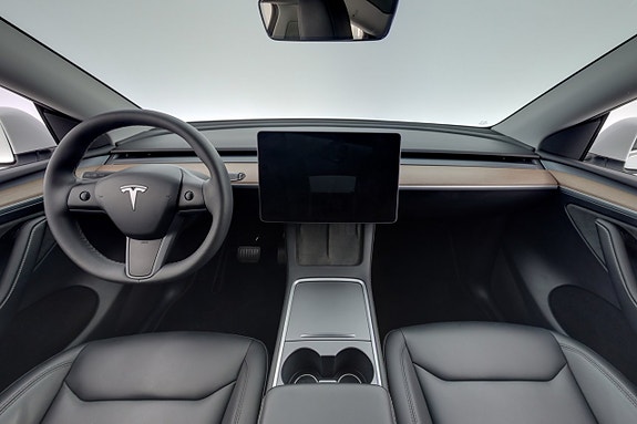 Tesla Model Y 13 of 23