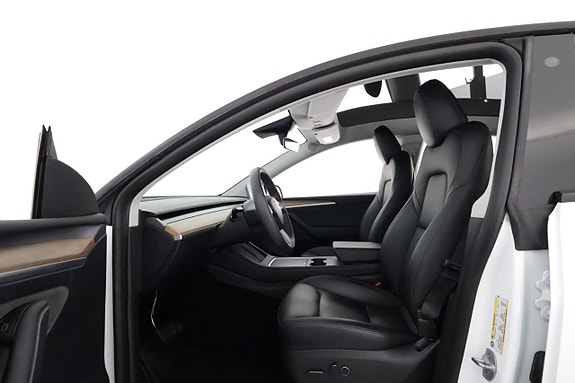 Tesla Model Y 10 of 23