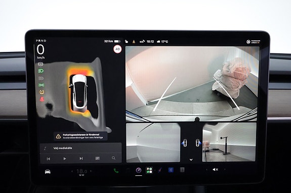 Tesla Model Y 21 of 23