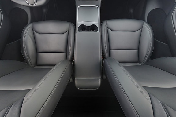 Tesla Model Y 14 of 23
