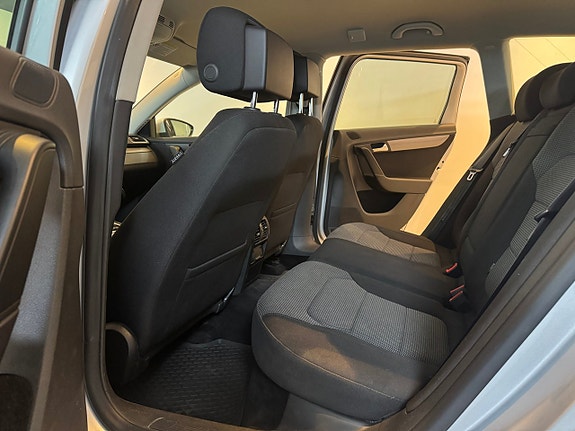 Volkswagen Passat 8 of 15