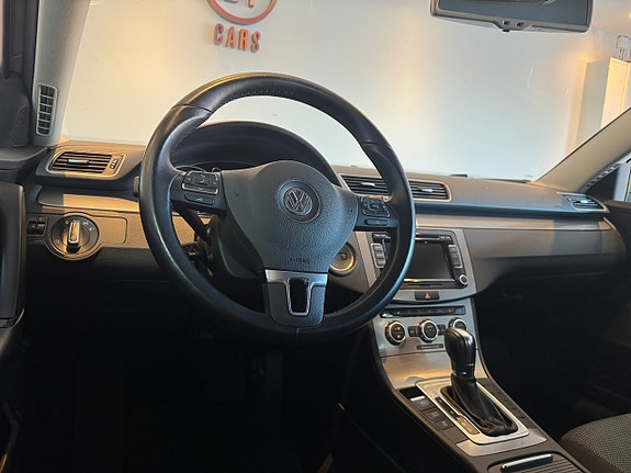 Volkswagen Passat 10 of 15