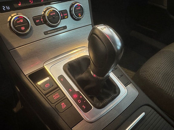 Volkswagen Passat 13 of 15