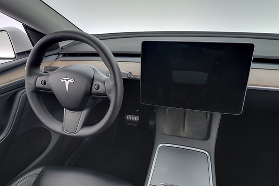 Tesla Model Y 15 of 26