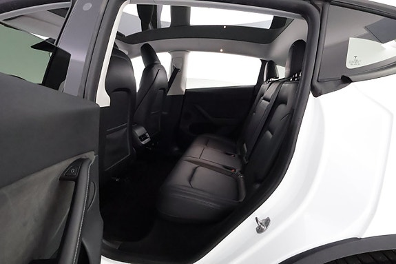 Tesla Model Y 12 of 26