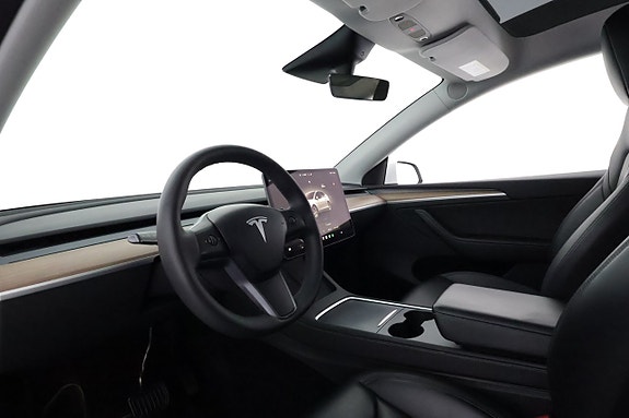 Tesla Model Y 11 of 26