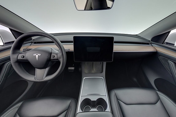 Tesla Model Y 13 of 26