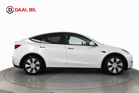 Tesla Model Y 5 of 26