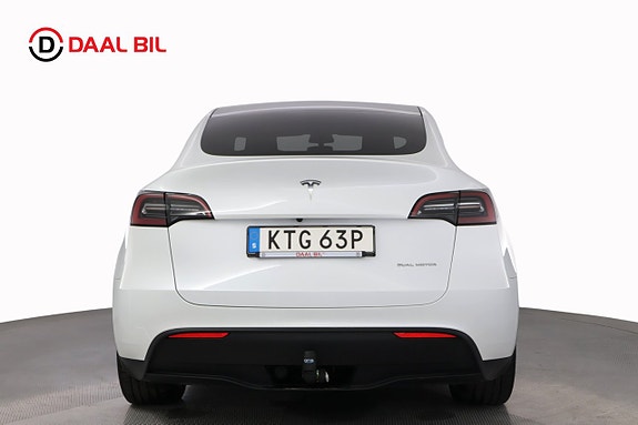 Tesla Model Y 7 of 26