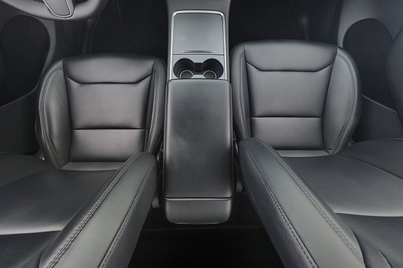 Tesla Model Y 14 of 26