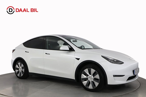 Tesla Model Y 4 of 26